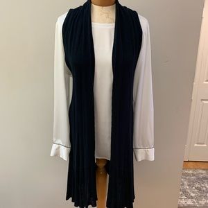 Long sleeveless black sweater w/ fun frilly hem